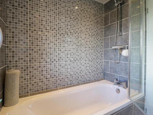 ทัศนียภาพภายนอกโรงแรม, 25 Resbury Close in ซอว์สตัน