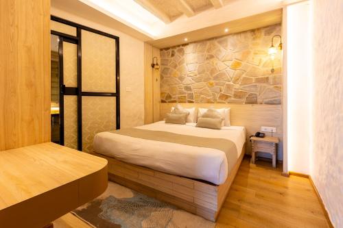 605950280 Arushi Boutique Hotel