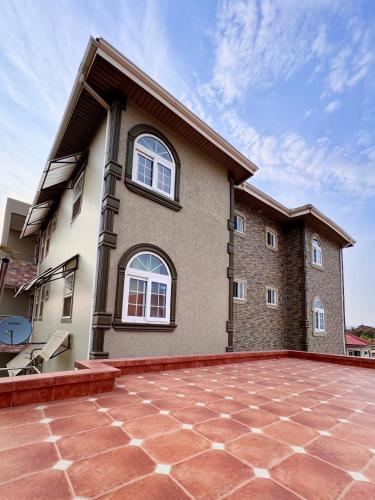 JezHos - Dina Fully Furnished Apartment