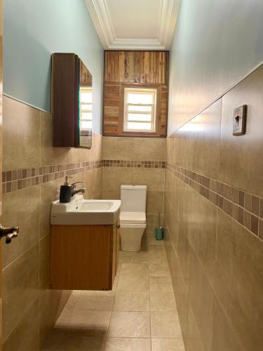 JezHos - Dina Fully Furnished Apartment