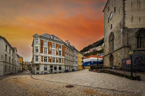 Kong Oscars gate 28 - 301 Kong Oscars gate 28 - 301