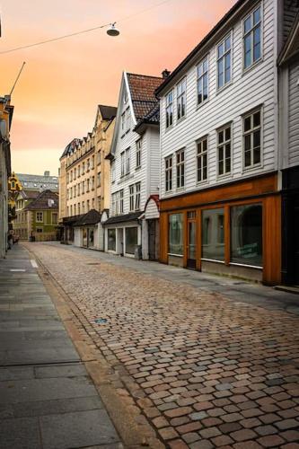 Kong Oscars gate 28 - 301 Kong Oscars gate 28 - 301