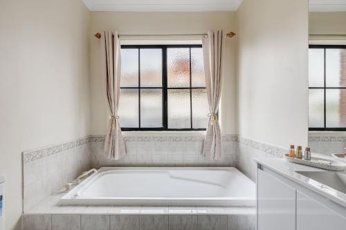 Heart of McKinnon Units by Ready Set Host in Caulfield