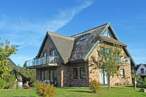 super Ferienwohnung mit Seeblick und 3 Balkonen in Baabe, Deutschland