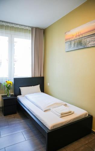Standard Single Room image 3