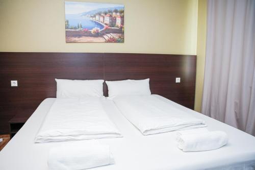Standard Double Room image 1
