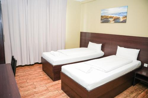 Deluxe Double Room image 2