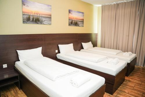 Comfort Triple Room image 2