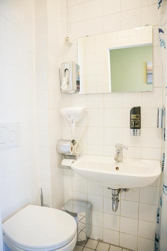 Standard Single Room image 5