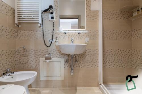 Double or Twin Room image 7