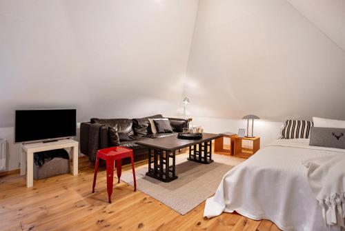 Superior One-Bedroom Apartment