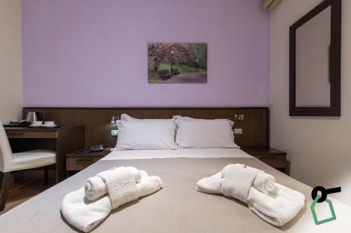 Double or Twin Room image 4