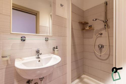 Double or Twin Room image 2