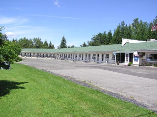 La Roma Motel - Accommodation - Edmundston