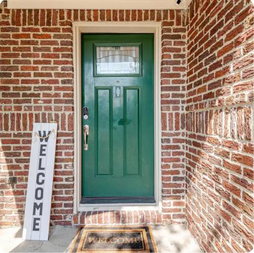 3Bed2Bath Houston Getaway Near Sports, Shops and Midtown in Houston, USA