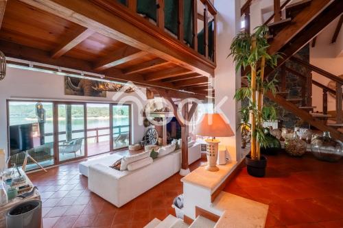 The Lake House by NOOK in Paio Mendes