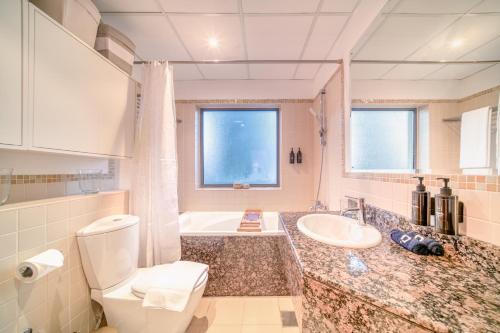Elite 1 BR in JBR with Marina Views - image 2