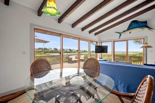 16612 - Stunning Home with Wraparound Deck Views of Bucks Creek and Nantucket Sound, Chatham (Foto 9)