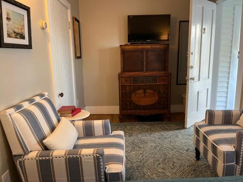 605983126 Abalonia Inn