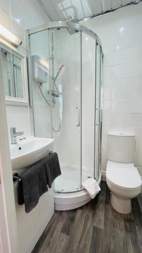 Double Room With Private Bathroom Partial Tower View 16 Havelock Street - 5 - Blackpool