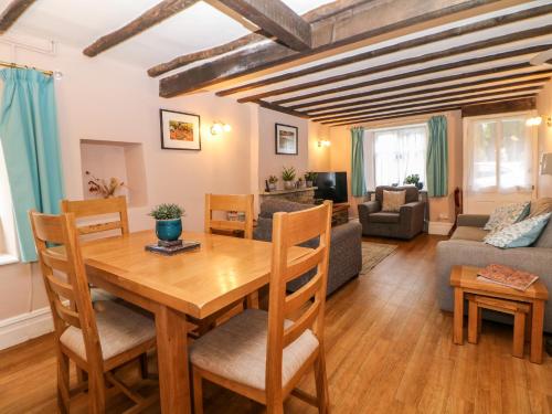 ทัศนียภาพภายนอกโรงแรม, Cross View in ลิตตัน