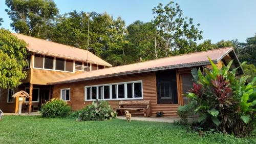 Pemandangan luar, Barton Creek Unique Resort in Seven Miles El Progresso