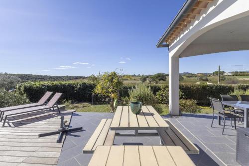 View, Entre les Vignes 6p private pool in Boisset-et-Gaujac