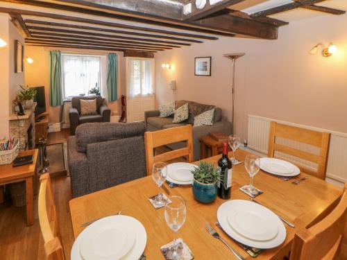 ทัศนียภาพภายนอกโรงแรม, Cross View in ลิตตัน