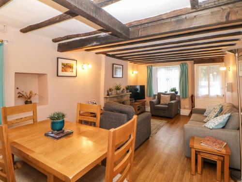 ทัศนียภาพภายนอกโรงแรม, Cross View in ลิตตัน