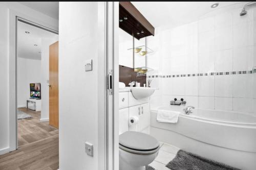 2 bedroom apartment with balcony and parking, Birmingham (fotografie 4)