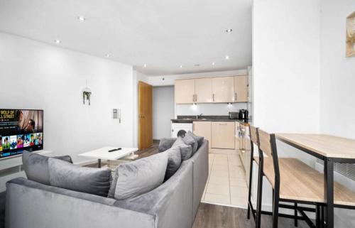 2 bedroom apartment with balcony and parking, Birmingham (fotografie 8)