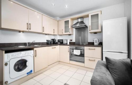 2 bedroom apartment with balcony and parking, Birmingham (fotografie 9)