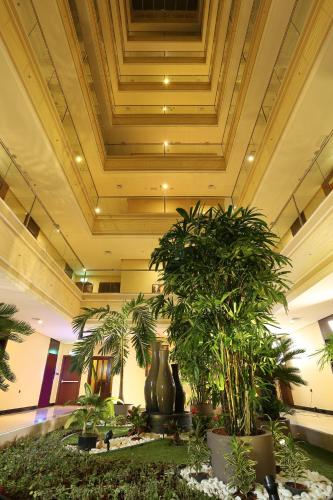 Best Western Plus Salmiya - Tap to explore photos