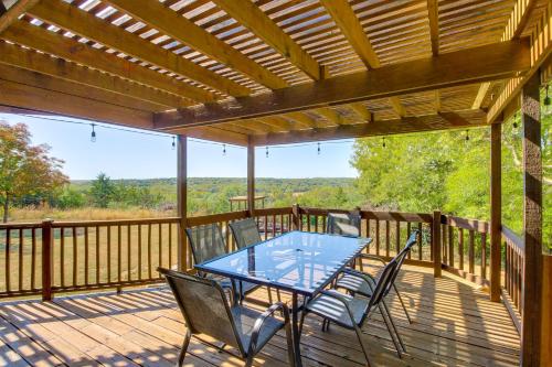 . Kansas Gem w/ Fire Pit & Views: 10 Mi to Dtwn!