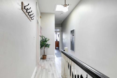 M2 Central location 2 mins to VCU FREE PARKING