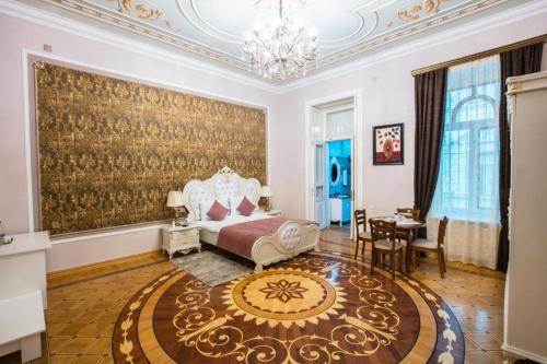 Deluxe King Suite