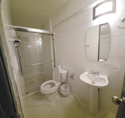 Hotel Montreal - image 2