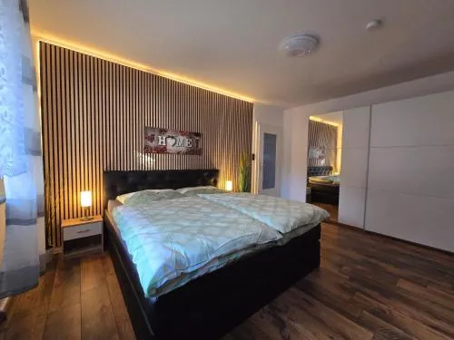 Exklusives und helles Erdgeschoss-Apartment No 4 im Zentrum von Kassel, schnelles 1Gbit Internet, Geschirrspüler, Boxspringbetten in Hauptbahnhof Kassel, Deutschland