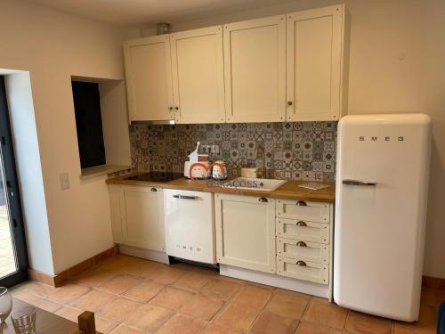 Monte Geracoes - Complete House - Heated pool - Typical Algarvian - close to Quinta Lago Vale Lobo a in Almancil Town Center