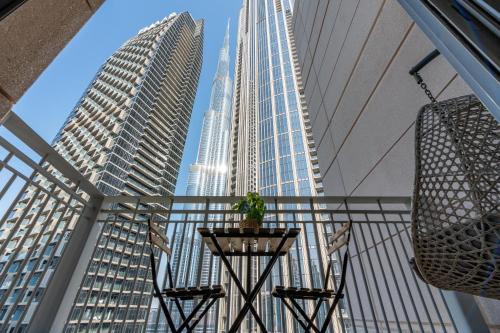 Burj Khalifa Views - 5 min walk from Dubai Mall - Upgraded - Designer Choice - 8 people - Dubai Opera, Dubai