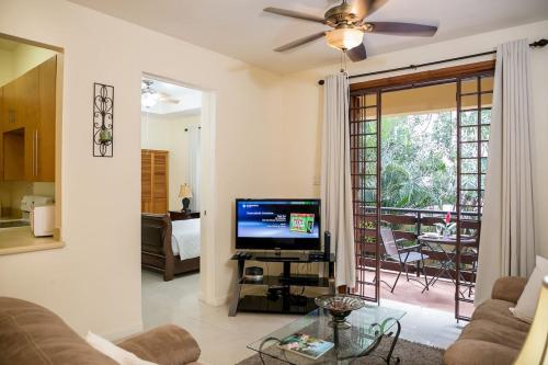 Choose To Be Happy at Argyle Apt #3 - 1-BR w Pool, Kingston (zdjęcie 11)