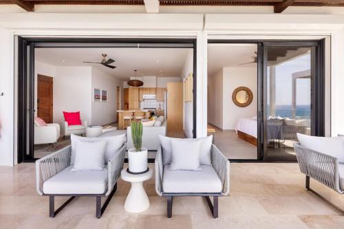 . Beautiful Beachfront Condo, Five-Star Amenities