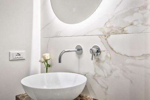 Modern Art Suite in Florence - image 14