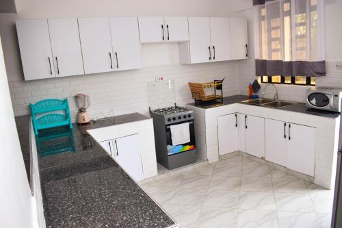 virtuve, Mzinyi Homes in Voi