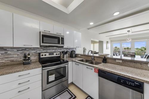 Solare Tower Luxe Beach Retreat