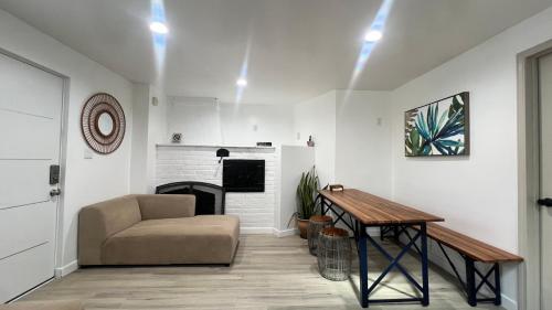 Two Bedrooms Back House in Los Angeles in Los Angeles, USA