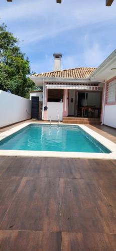 مسبح, kit net em casa de família Florianópolis (kit net em casa de familia Florianopolis) in Itacorubi