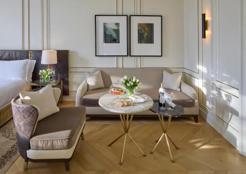 Premier Junior Suite image 6