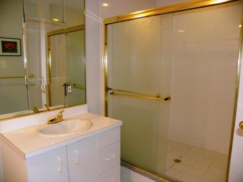 5 Bedrooms On Private Lane! in Loveladies, USA