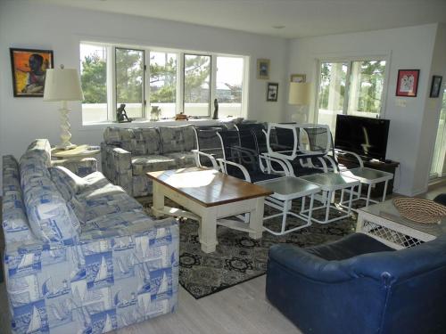 5 Bedrooms On Private Lane! in Loveladies, USA